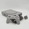 Retro Spillekonsoller EPIC PANDA Playstation 1 Ps1&Psx Konsoller | Playstation 1 Konsol (Psx) - Controller Uden Analog Sticks - Snr C7078271 (B Grade) (Genbrug)